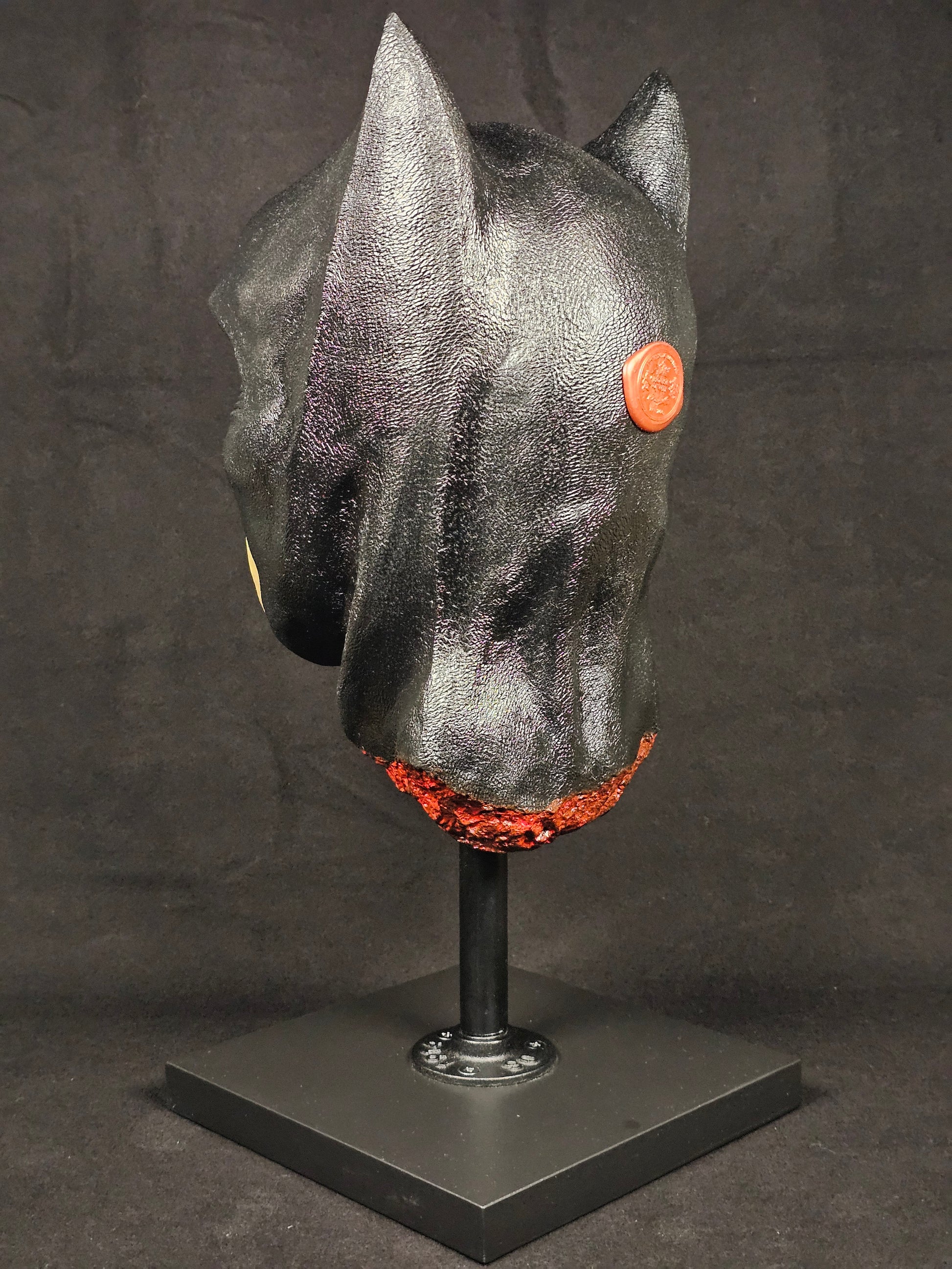 Shadow Knight bust – near side profile left, hand-painted resin sculpture 45 cm
