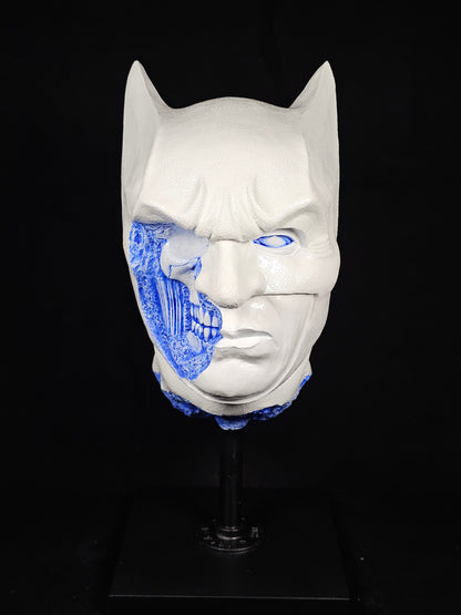 Shadow Knight Delfts Blue – front view, 45 cm hand-painted collectible sculpture by House of Wit