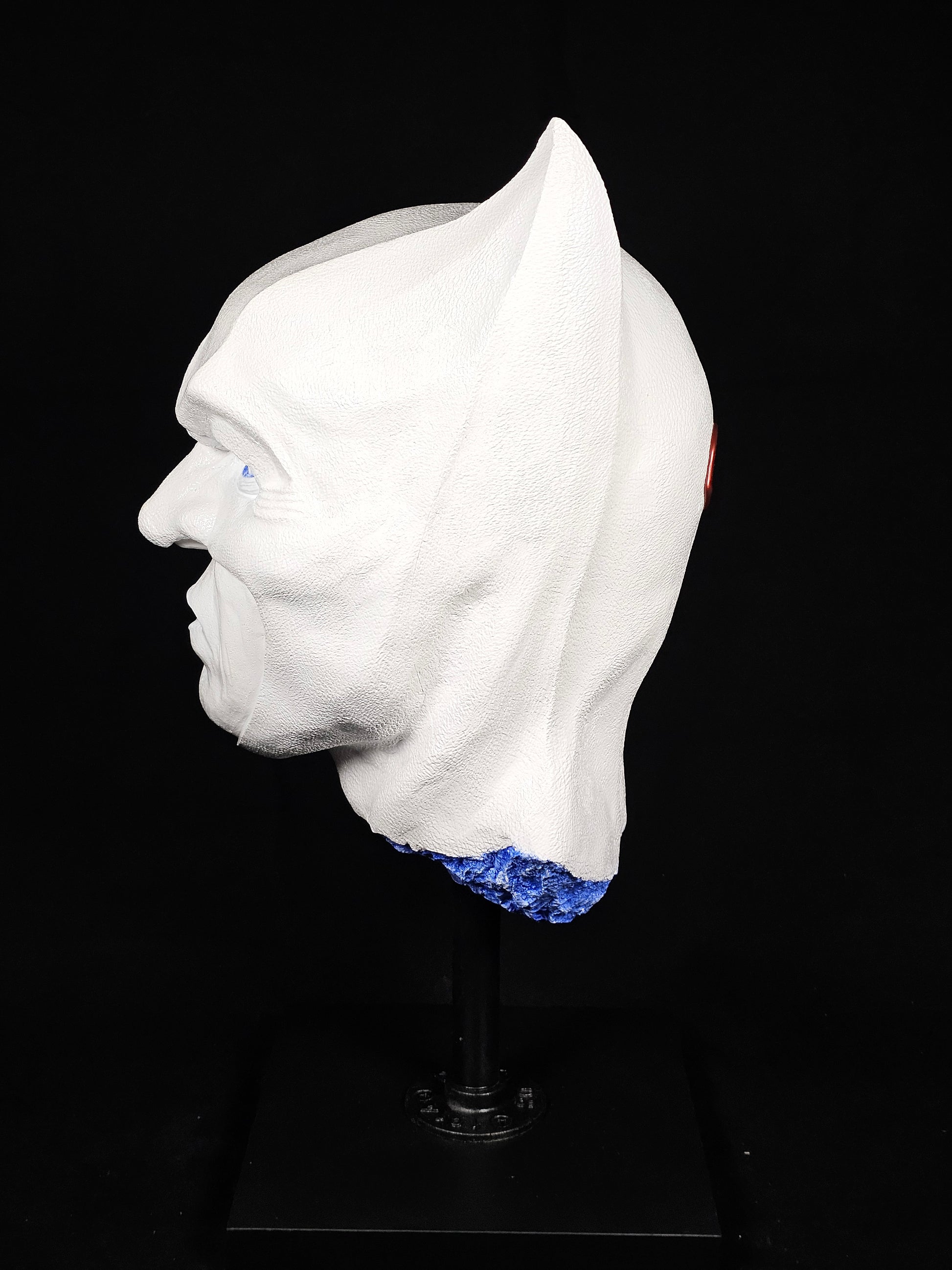 Shadow Knight Delfts Blue – right side view, hand-finished limited edition collectible sculpture