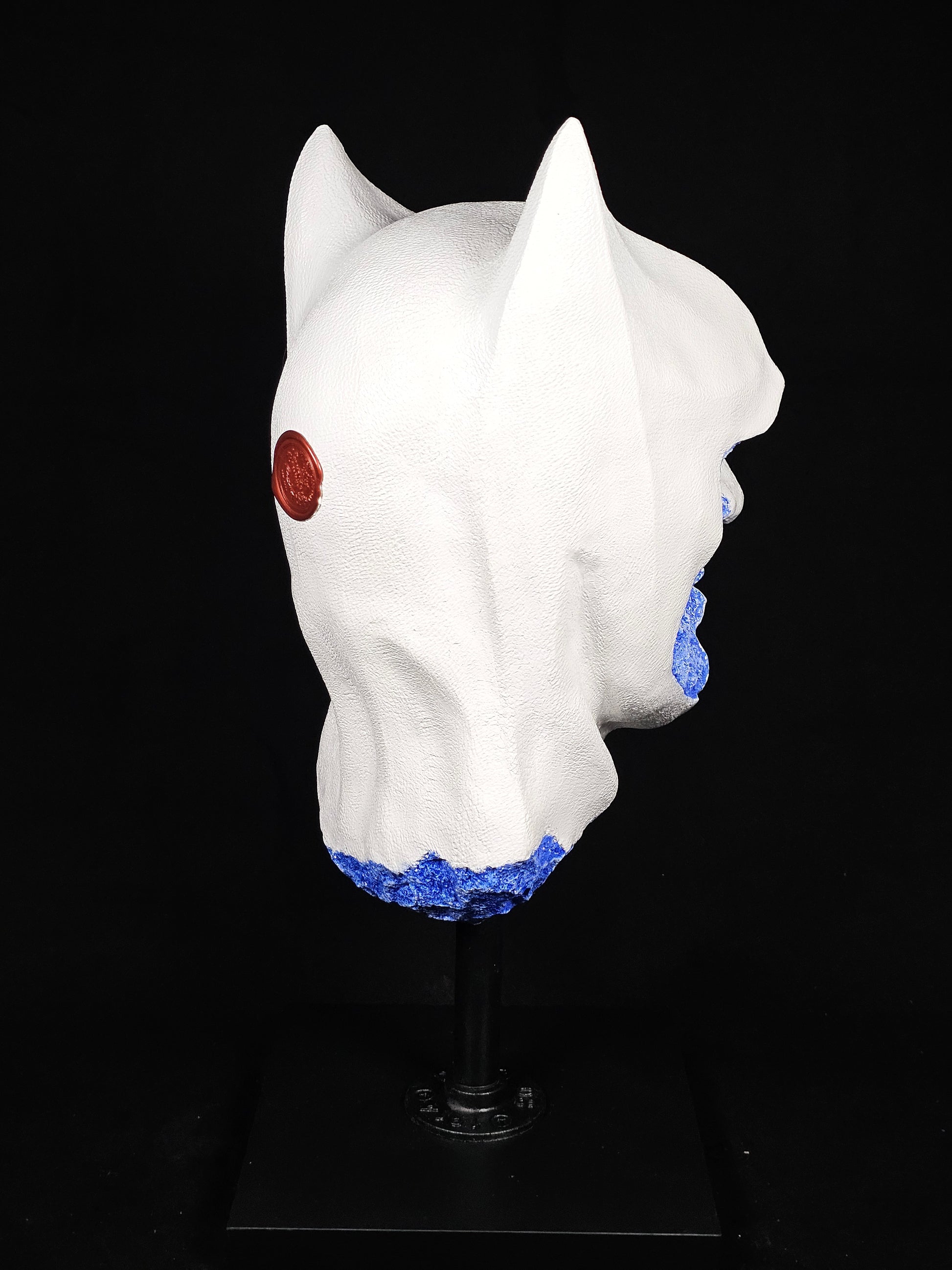 Shadow Knight Delfts Blue – 135° left view, hand-finished polymer gypsum collectible by House of Wit