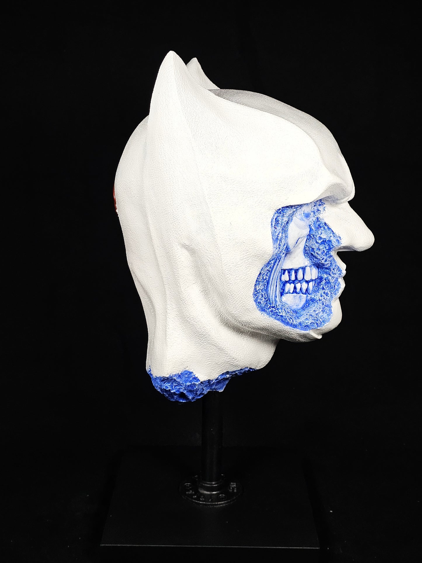 Shadow Knight Delfts Blue – left side view, hand-finished limited edition collectible sculpture