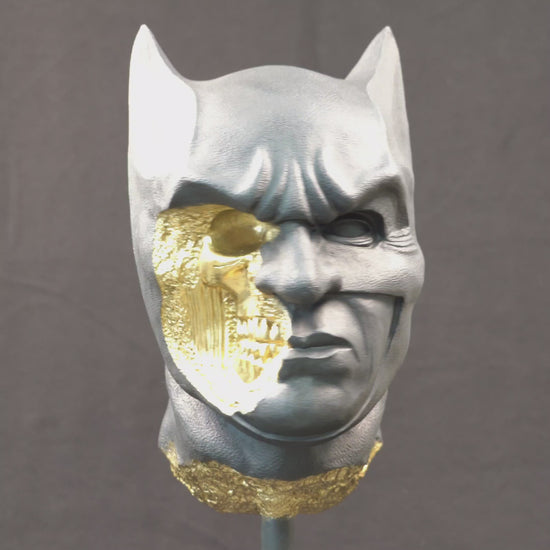 Shadow Knight – Matte Black Gilded, 360-degree rotating view. Video showcasing the sculpture from all angles, highlighting the matte black finish, gilded fractures, and exposed skeletal details.