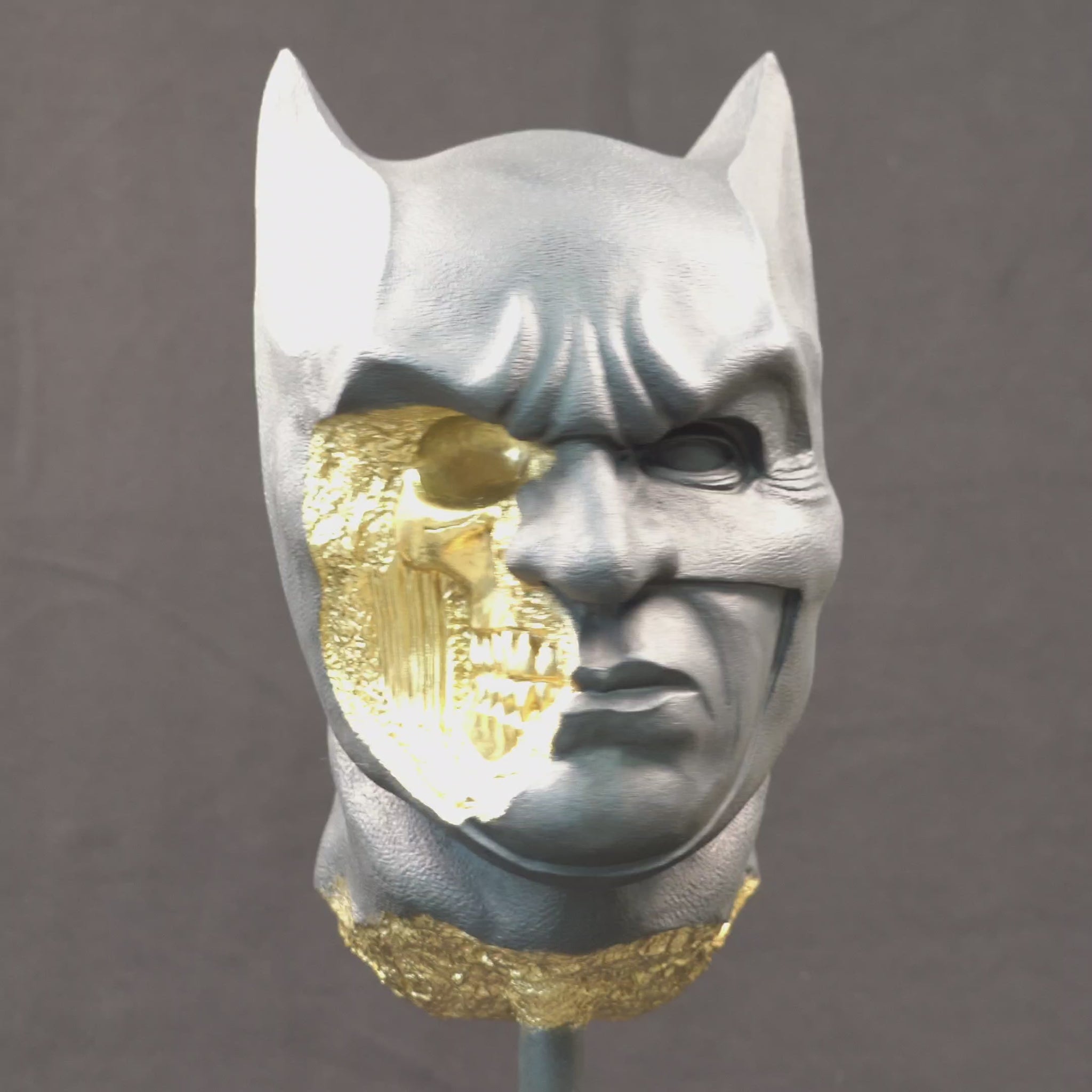 Shadow Knight – Matte Black Gilded, 360-degree rotating view. Video showcasing the sculpture from all angles, highlighting the matte black finish, gilded fractures, and exposed skeletal details.